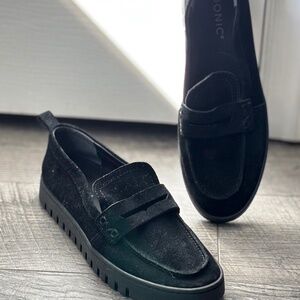 Vionic Uptown black suede loafers sz 9
